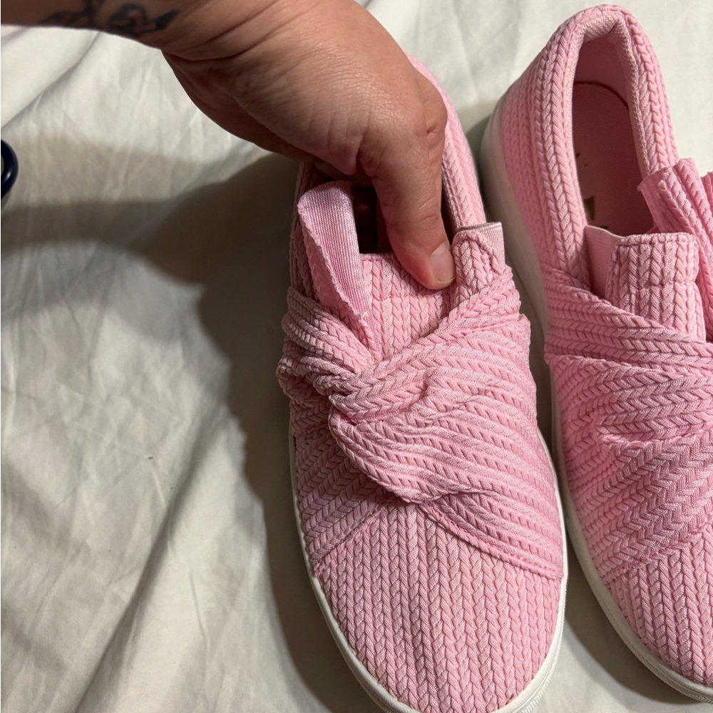 SHEIN Pink Knotted Sneakers - Picture 2 of 5